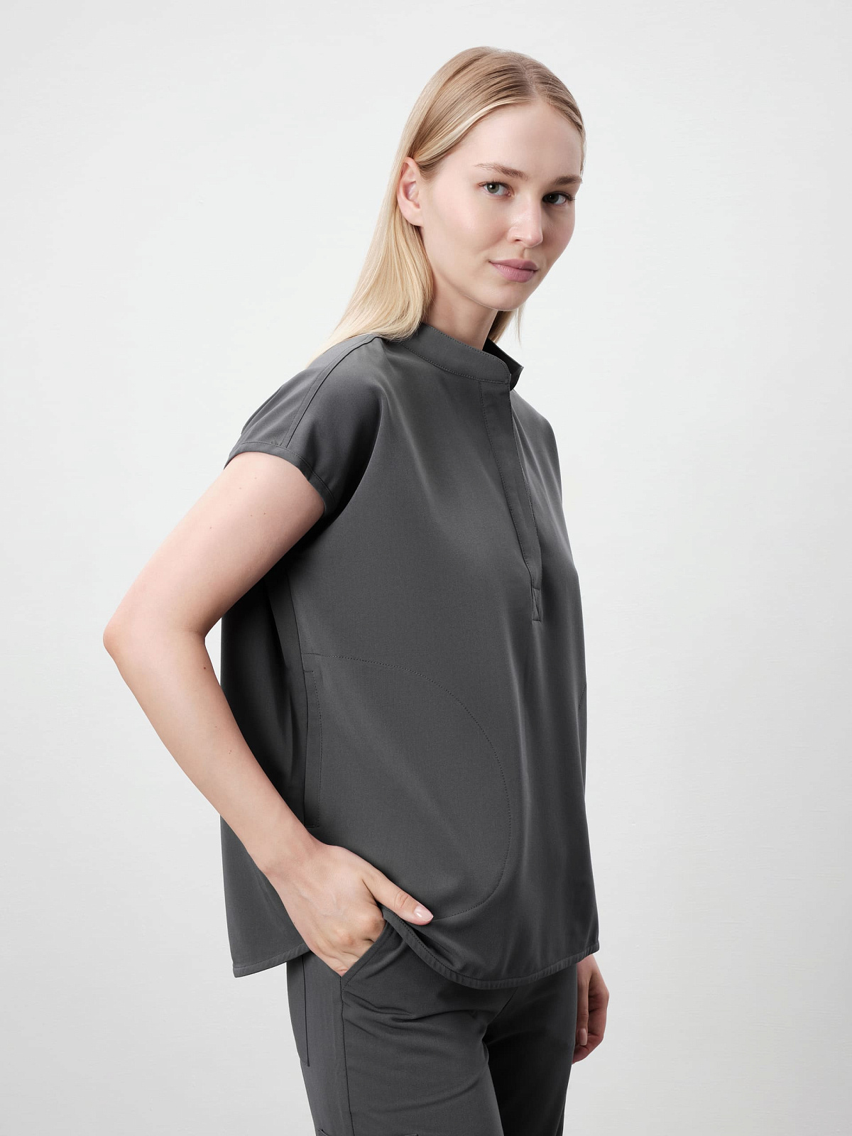 Топ Liberty с воротником (XS, Космически-серый)